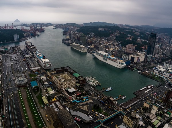 ▲▼基隆港「五輪同框」。（圖／翻攝自Cruise Keelung 基隆港旅客服務FB粉絲專頁）。