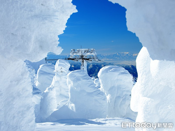 ▲日本合掌村與日本藏王樹冰，是秋冬賞楓賞雪的人氣選擇。（圖／易遊網提供）
