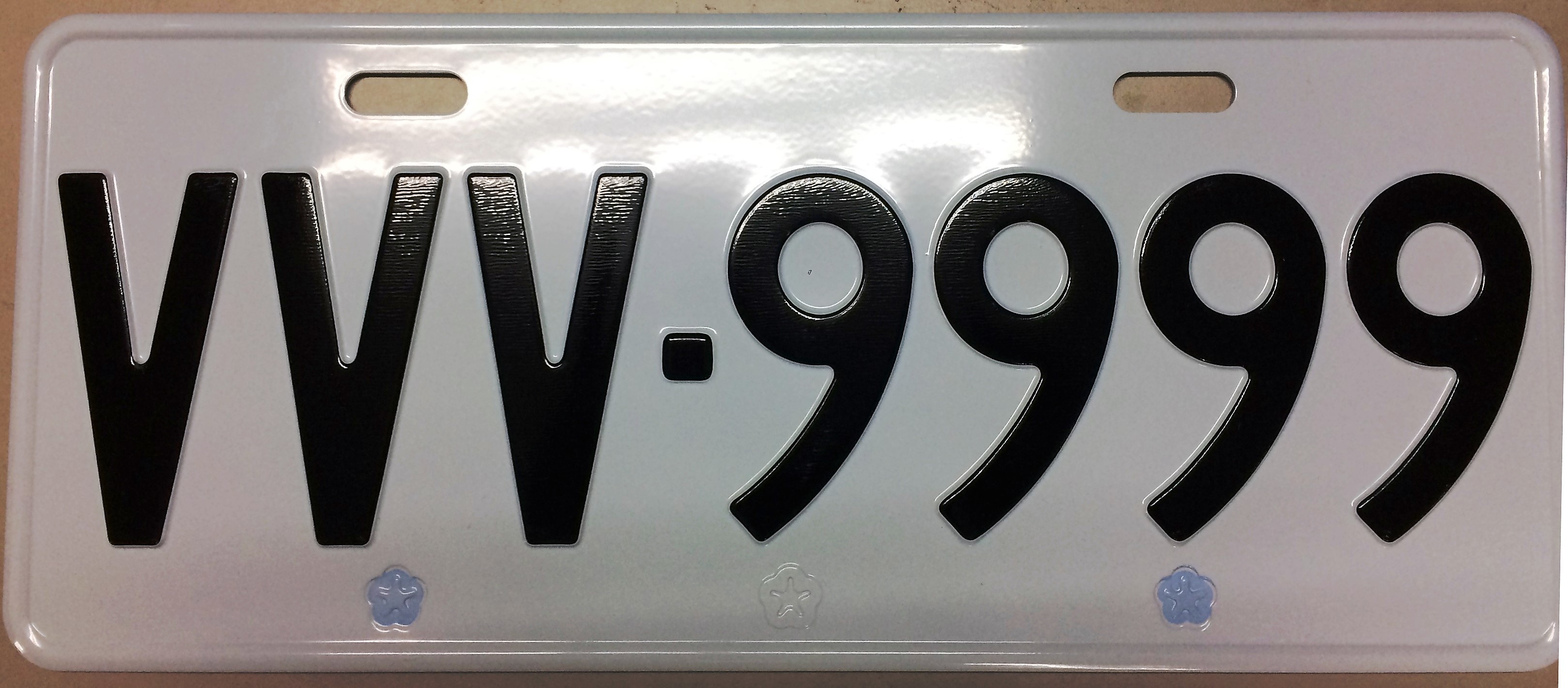 ▲▼「VVV」勝利車牌提早40年現身，11/18起網路開放競標。（圖／公路總局提供）