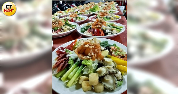 2日於台南舉辦的婚宴超霸氣，展現府城嫁女兒的誠心。（攝影／高靜玉）