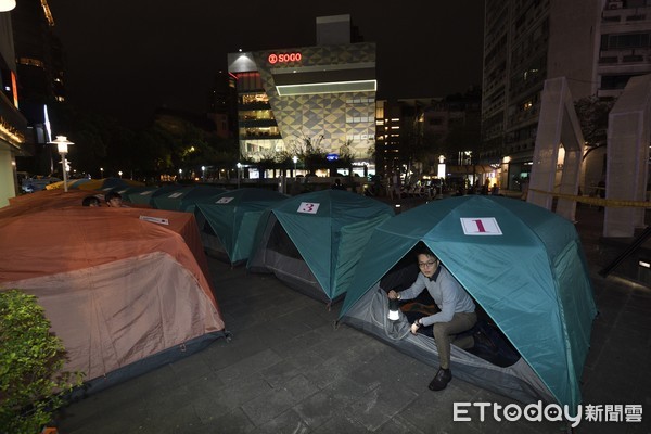 ▲▼回顧無殼蝸牛30週年，台灣錯過的那些關鍵改革露天座談，露宿東區街頭活動。（圖／記者湯興漢攝）