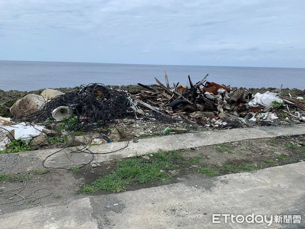 ▲蘭嶼鄉朗島部落、椰油部落沿海公路遭人遺棄垃圾次數最多。（圖／記者楊鈞典翻攝）