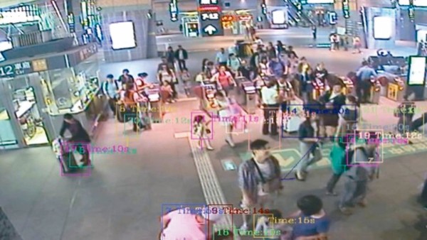 ▲▼鐵道局過去啟用智慧型影像監控系統，在高鐵站區內測試人流。（ 圖／鐵道局提供）