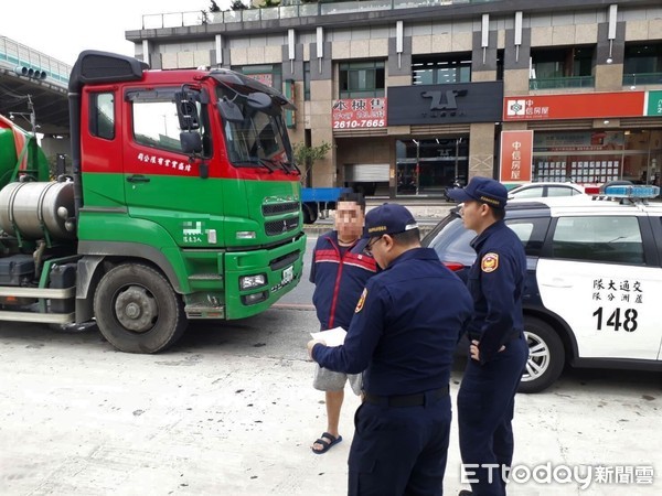 ▲▼警方在台64以「動態地磅」配合大數據分析科技執法抓大車超載。（圖／記者陳豐德翻攝）