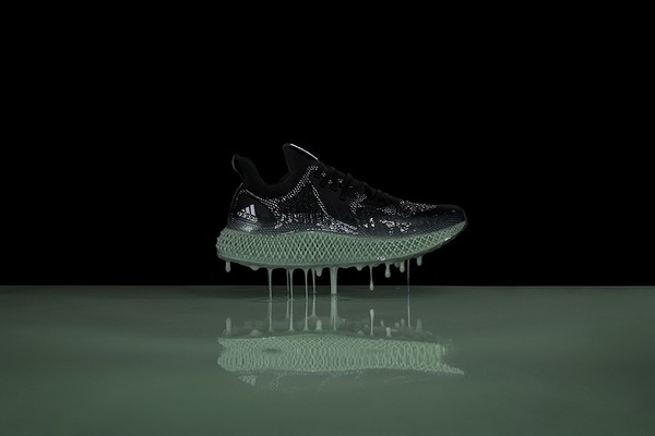 ▲adidas ALPHAEDGE 4D Reflective系列跑鞋搭載極具革命性的4D科技中底。（圖／品牌提供）