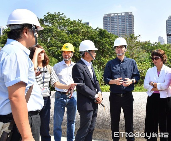 ▲陳其邁回家鄉高雄盯建設。（圖／翻攝自陳其邁臉書）