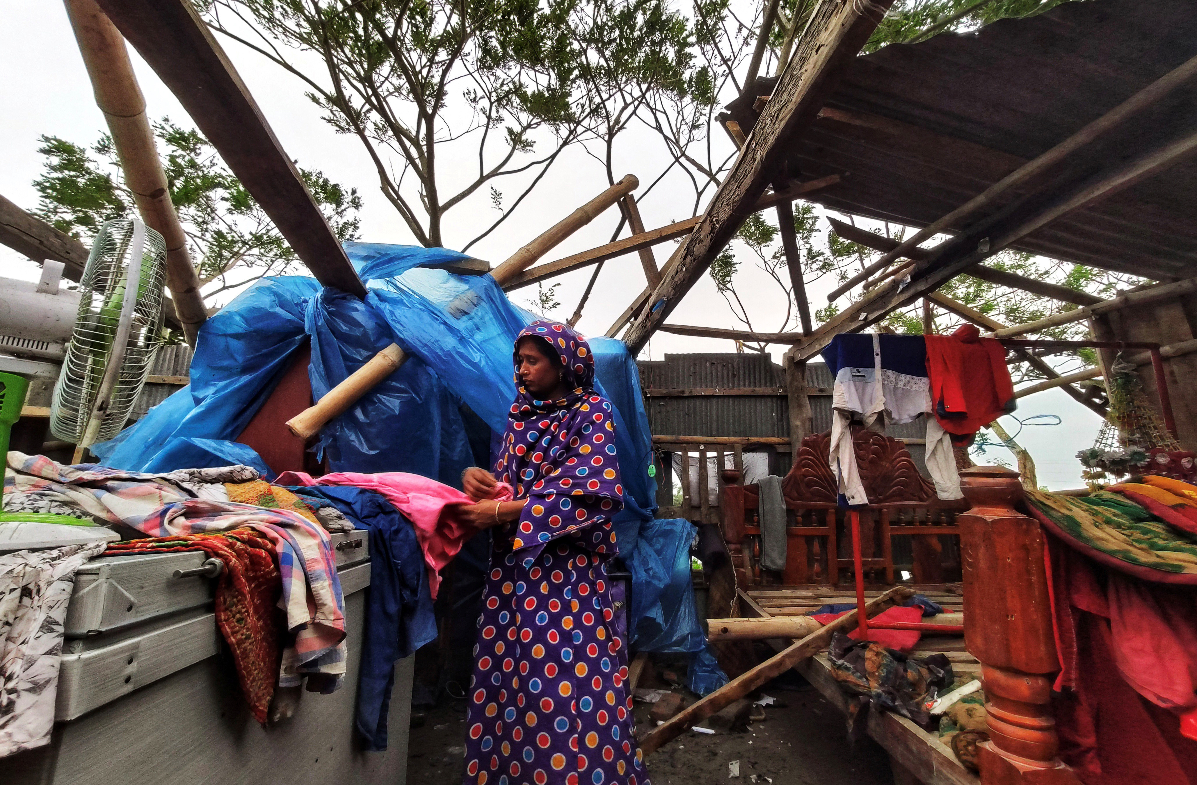 ▲▼氣旋布爾布爾強襲印度、孟加拉　20死「8人被樹砸」200萬人避難所過夜 。（圖／路透）