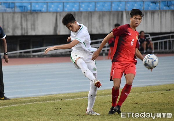 ▲▼2022亞足聯U19足球錦標賽資格賽，寮國（紅）對上澳門             。（圖／記者謝孟儒攝）