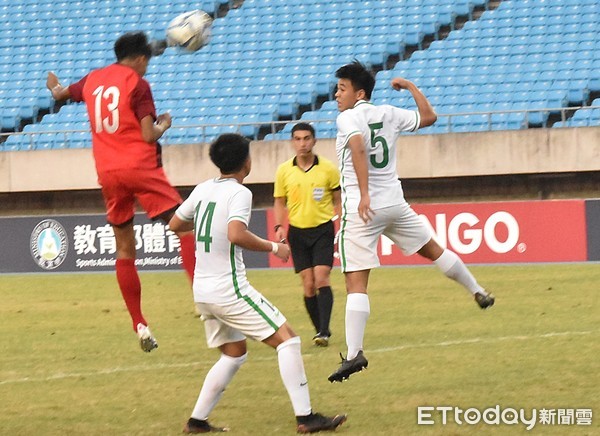 ▲▼2022亞足聯U19足球錦標賽資格賽，寮國（紅）對上澳門             。（圖／記者謝孟儒攝）