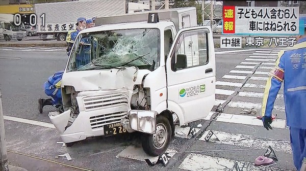 ▲▼東京八王子市11日發生車禍，小貨車撞上散步的幼稚園隊伍，4名小孩及保育員、貨車駕駛6人受傷。（圖／翻攝自推特／take7700gh5fs）