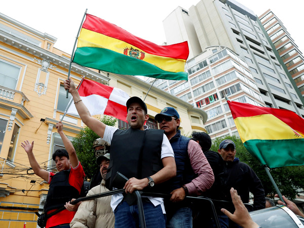 ▲玻利維亞總統莫拉萊斯（Evo Morales）請辭，示威者歡慶。（圖／路透）