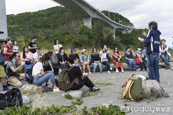 ▲作家龍應台移居屏東，於南國漫讀節朗讀屏東，與現場海內外朋友分享和農民朋友最真誠自然的互動故事。          。（圖／記者陳崑福翻攝）