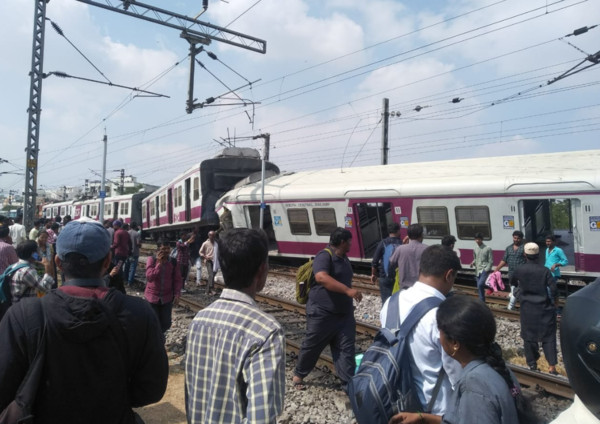 ▲▼ 印度第四大城海德拉巴（Hyderabad）今（11）上午發生列車相撞事故。（圖／翻攝自推特@YoursTrulyKris1）