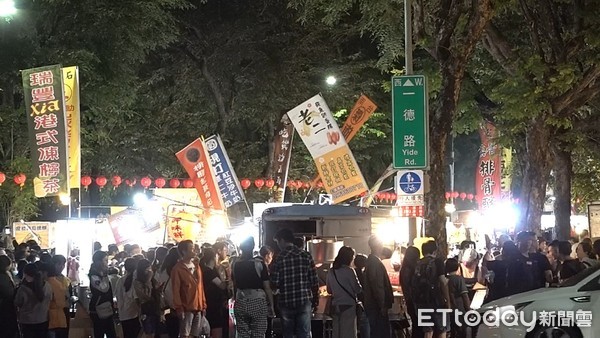 ▲▼ 勞工夜市熄燈            。（圖／記者洪正達攝）