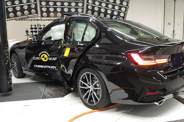 BMW 3系列歐洲撞擊測試「5顆星」過關　97％成人防護表現備受肯定（圖／翻攝自Euro NCAP）