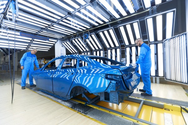 ▲BMW 2系列Gran Coupe德國萊比錫工廠上線投產。（圖／翻攝自BMW）