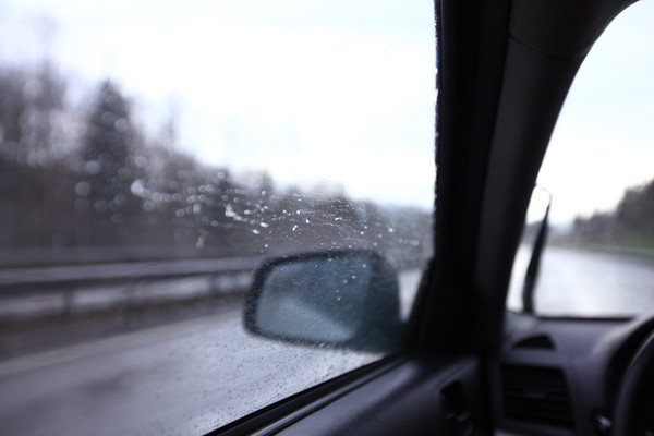 冬天內外溫差大車窗易起霧怎麼辦？善用空調起霧功能還你清晰視線（圖／達志示意圖）