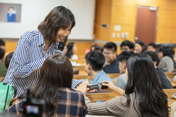 ▲▼ A-Lin首度到大學擔任講師。（圖／索尼音樂提供）