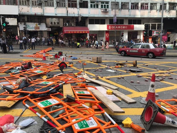 ▲中環發生「私了」事件後，大批防暴警到場。（圖／香港01授權提供，下同）