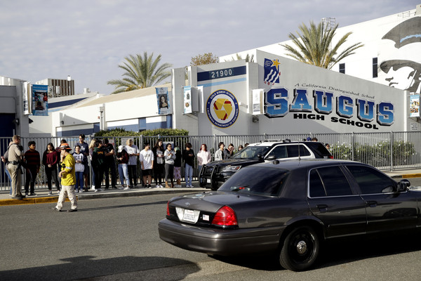 ▲▼南加州聖塔克拉利塔市（Santa Clarita）的薩格斯高中（Saugus High School）發生槍擊。（圖／達志影像／美聯社）