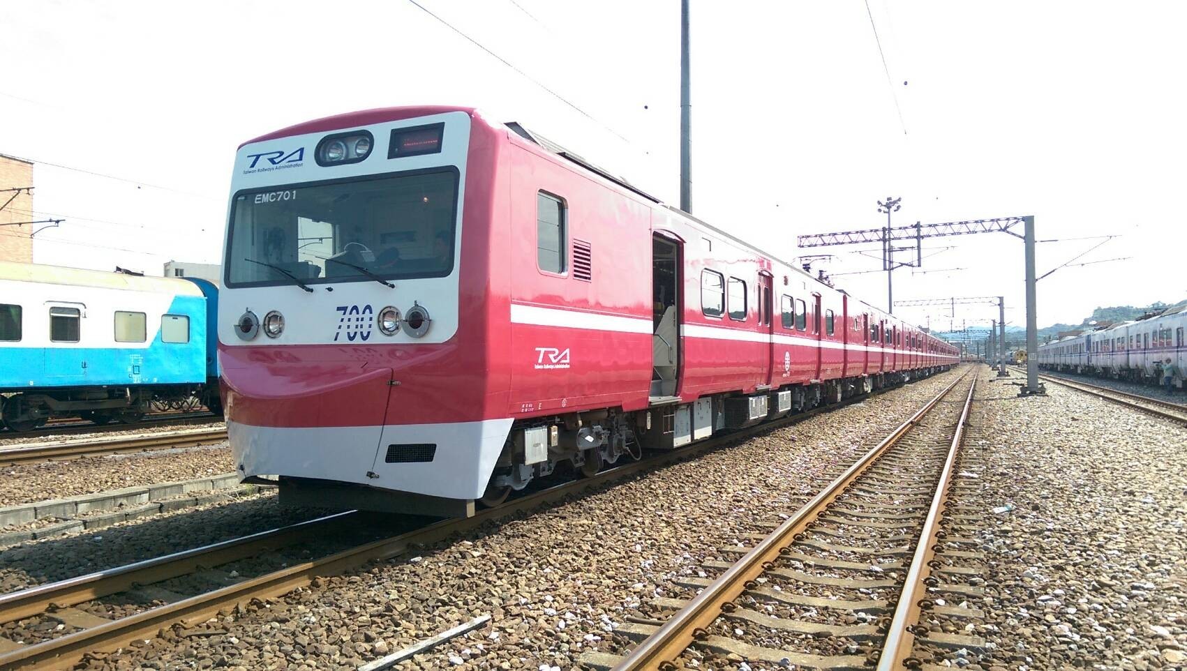 ▲▼台鐵推出紅色塗裝京急電鐵彩繪列車。（圖／台鐵提供）