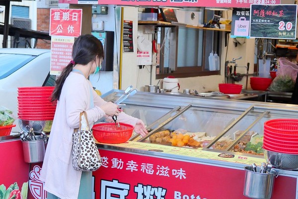 ▲鍋底撈麻辣藥膳滷味。（圖／橘子狗愛吃糖提供）