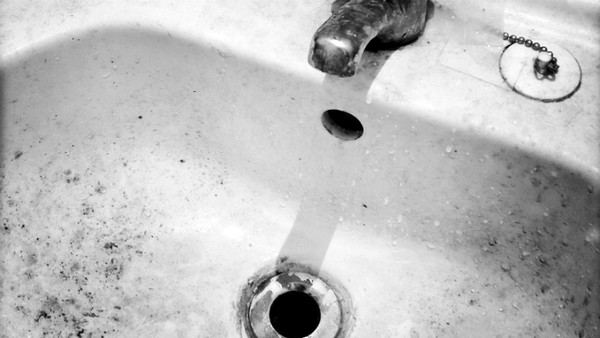 ▲▼髒亂，噁心，廁所，浴室，浴缸，汙垢。（圖／取自免費圖庫Pixabay）