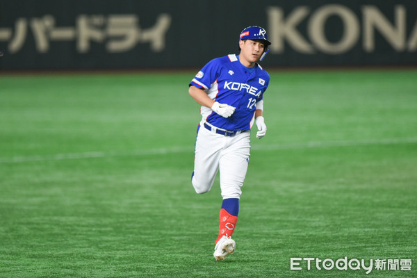 ▲12強棒球賽，韓國隊黃載均全壘打。（圖／記者林敬旻攝）