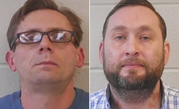 ▲美國阿肯色州漢德森州立大學（Henderson State University）的2名副教授貝特曼（左）與羅蘭（右）涉嫌製造冰毒被逮捕。（圖／翻攝自Clark County Jail）