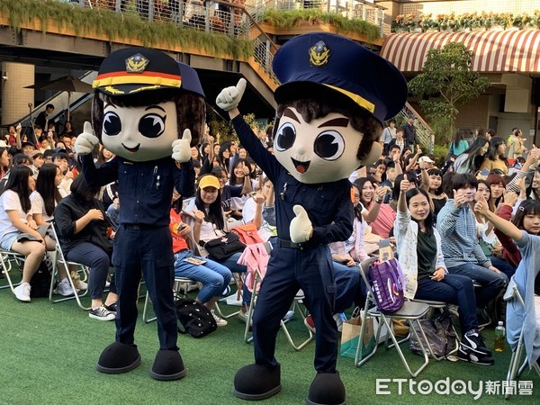 ▲台北市捷運警察配合演藝活動推犯罪預防宣導。（圖／記者張君豪翻攝）
