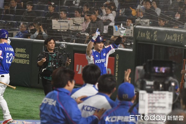 ▲12強棒球賽季軍戰，日本隊山口俊掉三分，韓國隊一上先馳得點。（圖／記者林敬旻攝）