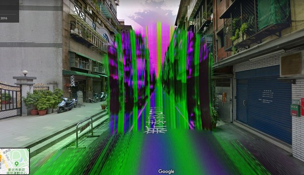 ▲▼Google街景新莊巷子 他驚見「8柱紫色結界」。（圖／翻攝自Google街景）