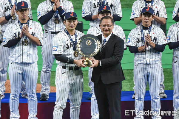 ▲12強棒球賽冠軍賽，日本隊冠軍儀式。（圖／記者林敬旻攝）