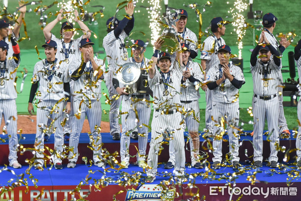 ▲12強棒球賽冠軍賽，日本隊冠軍儀式。（圖／記者林敬旻攝）