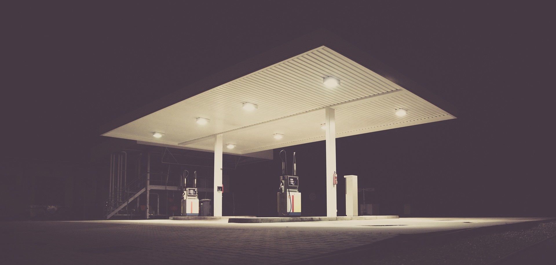 ▲▼加油站,深夜。（圖／Pixabay）