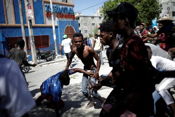 ▲海地人民走上街頭抗議，要求總統摩依士（Jovenel Moïse）下台。（圖／路透）