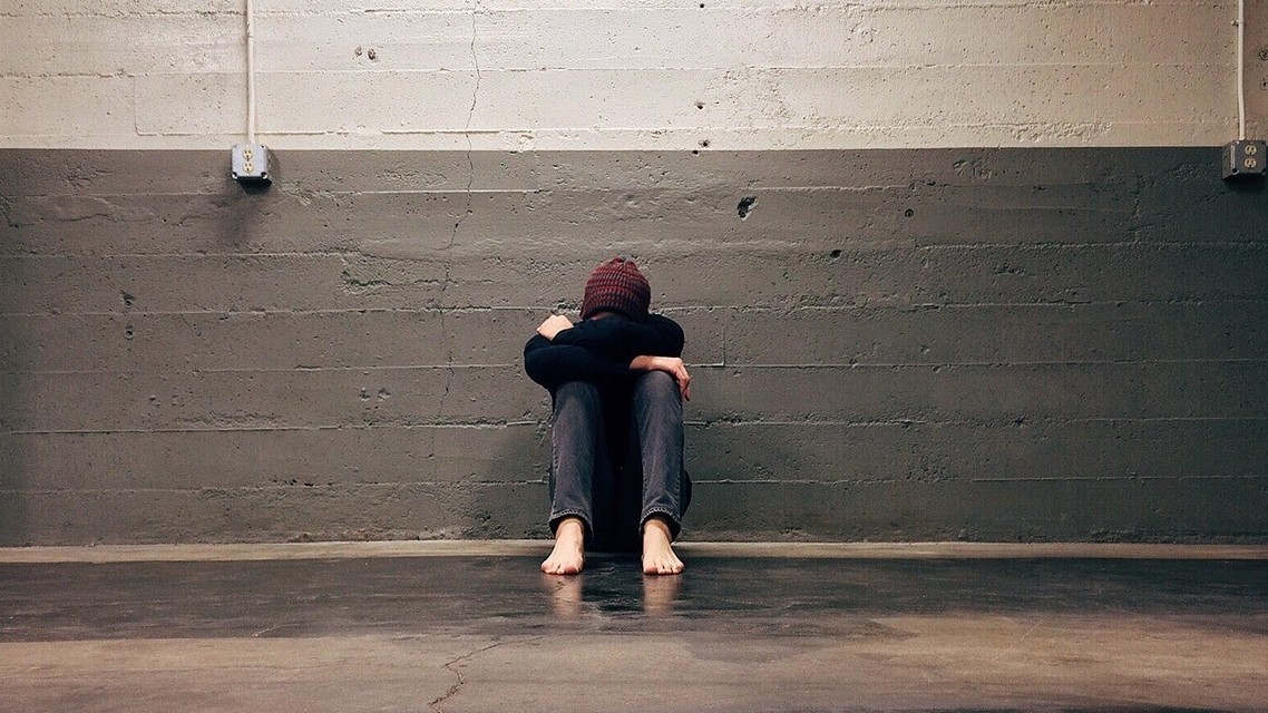 ▲受害女學生面對霸凌向校方求助無門，出面嚴重憂慮、焦慮情況。（圖／翻攝自pixabay）