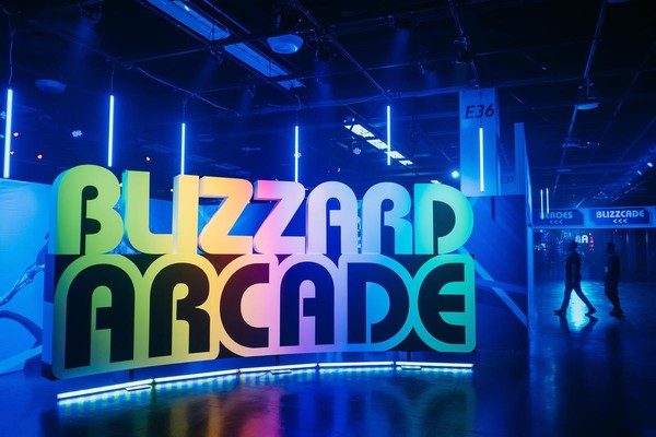 今年BlizzCon特闢「Blizzard Arcade」專區，提供早期經典遊戲讓玩家遊玩。（暴雪娛樂提供）