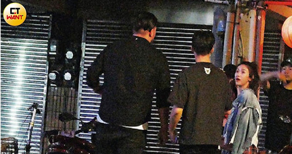 吳姍儒與CEO男友一同出席朋友聚會，當兩人站在一起立刻呈現「最萌身高差」。（圖／本刊攝影組）