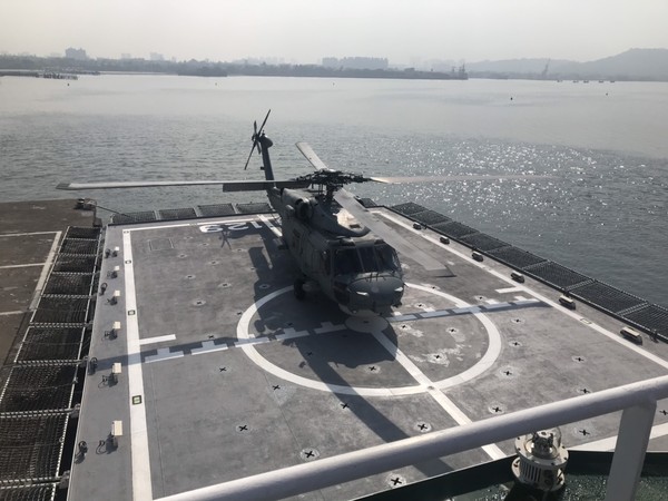 ▲▼海巡署艦隊分署高雄艦於20日與海軍S-70C反潛直升機搭配，於左營軍港碼頭完成首次直升機落艦任務。（圖／海軍提供）