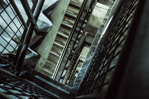 ▲▼上吊在樓梯間。（圖／取自免費圖庫Pixabay）