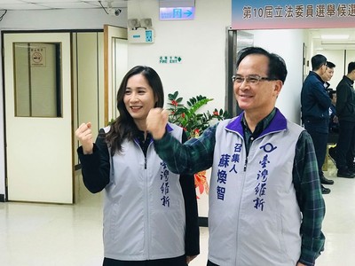 高潞．以用改披台灣維新戰袍　登記參選平地原住民立委