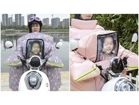 捧遺照騎機車？「遺照風親子雨衣」淘寶破千好評　網笑：這很母湯