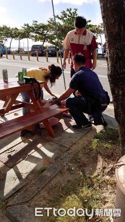 ▲墾丁女子路倒            。（圖／記者陳崑福翻攝）