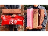 巧克力控要融化啦！KitKat推出「巨型巧克力抱枕」　睡覺也要來一根