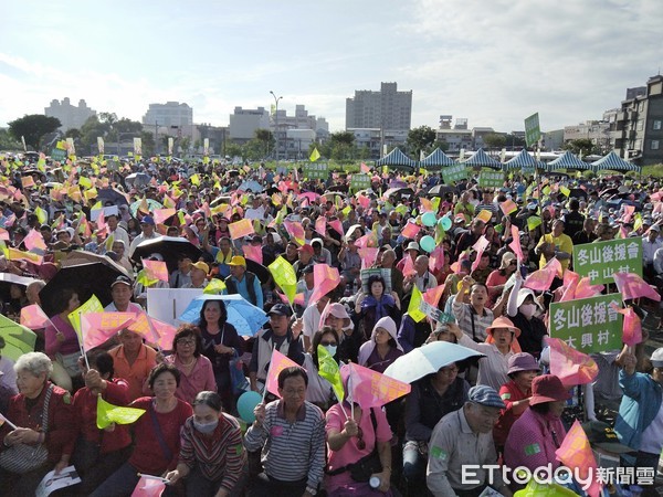 ▲▼宜蘭蔡英文暨陳歐珀溪南競選總部，23日下午成立，上萬人力挺展現綠營大團結氣勢。（圖／記者游芳男攝，下同）