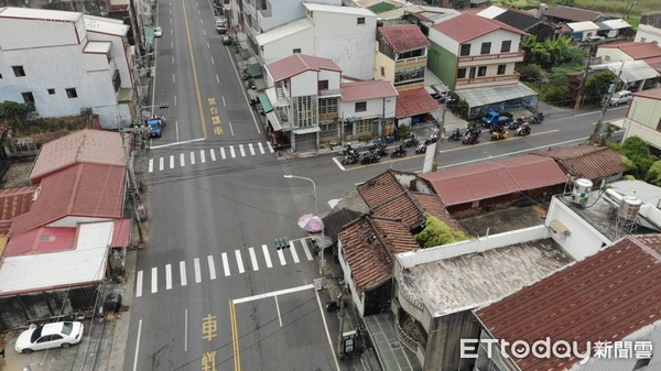 ▲台南市警玉井分局，會同台南市警交通大隊、環保局及麻豆監理站等單位，在台3線與台20線交會處北寮外環道，執行取締大型重機車違規改裝聯合稽查工作。（圖／記者林悅翻攝，下同）