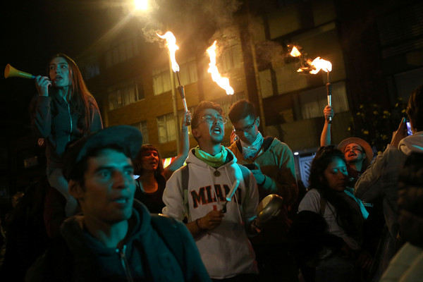 ▲哥倫比亞全國性反政府示威延燒到第三天，圖為首都波哥大（Bogotá）的抗議情況。（圖／路透）