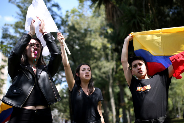 ▲哥倫比亞全國性反政府示威延燒到第三天，圖為首都波哥大（Bogotá）的抗議情況。（圖／路透）