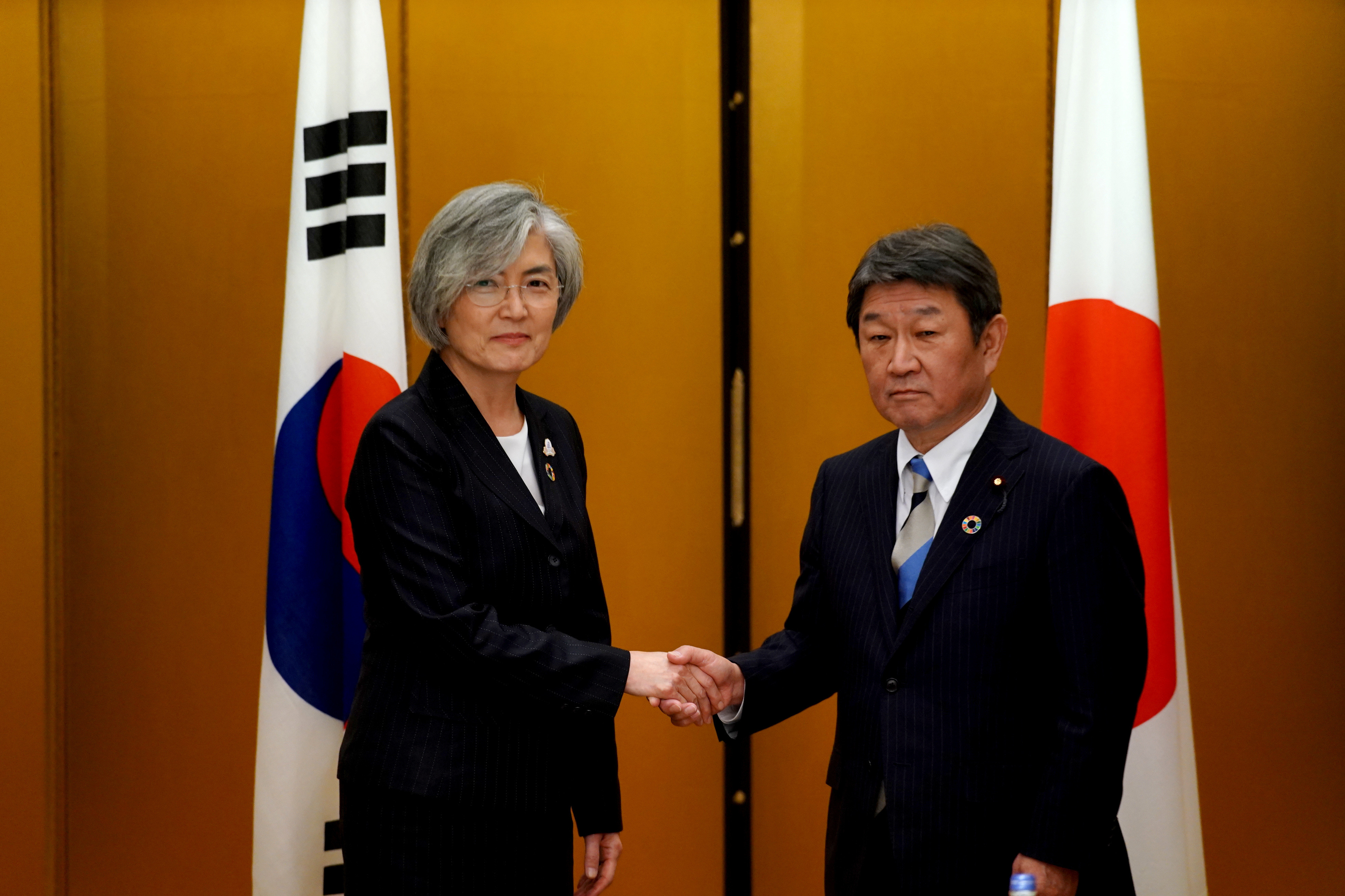 ▲▼南韓外交部長康京和與日本外相茂木敏充23日於名古屋會談。（圖／路透）